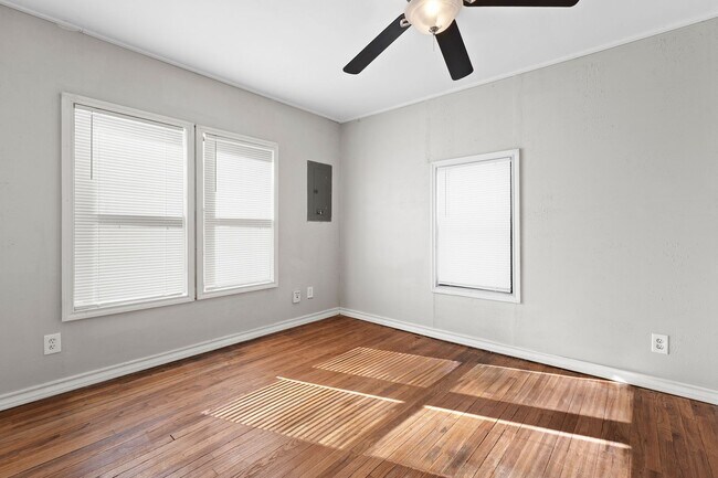 Building Photo - NOW AVAILABE 3 BED 1 BATH NEAR TEXAS TECH AND MEDICAL FIELD