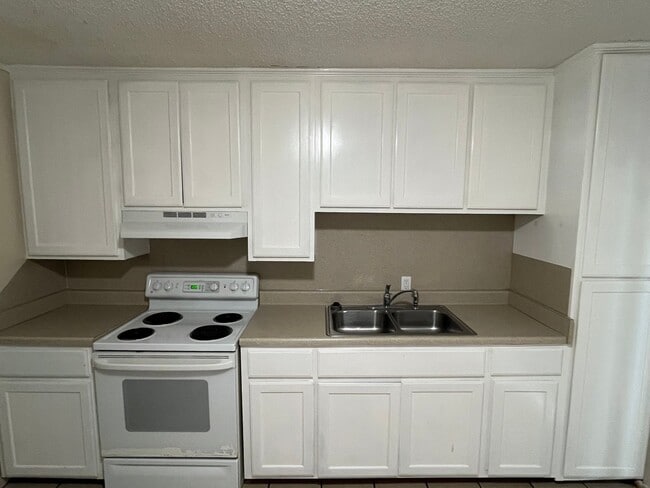 Building Photo - 101-103 Love Street