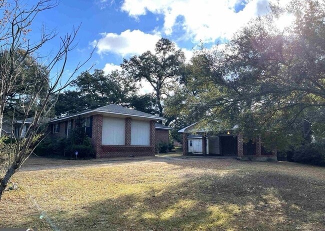 Building Photo - 3 Bed 1 Bath Brick Home - Corner Lot
