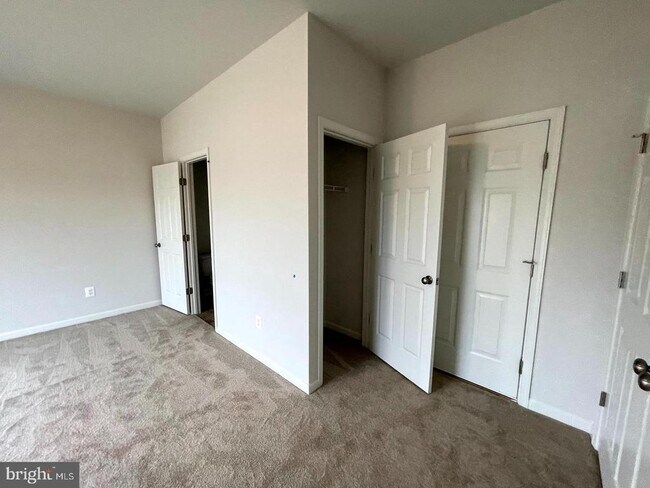 Building Photo - 200 Norland Knoll Dr