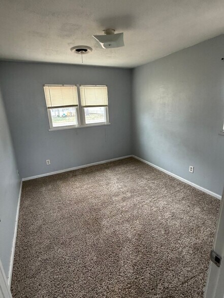 Building Photo - 5110 S Crockett St