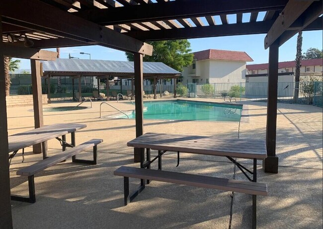 Building Photo - 40215 Harris Ln