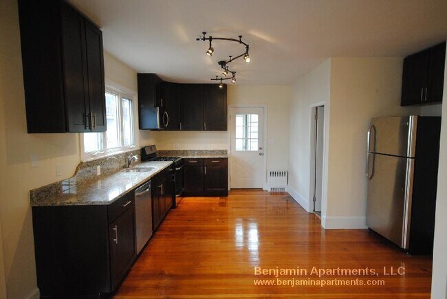 Building Photo - 15 Taylor St