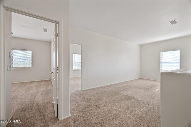 Building Photo - 43927 W Cypress Ln