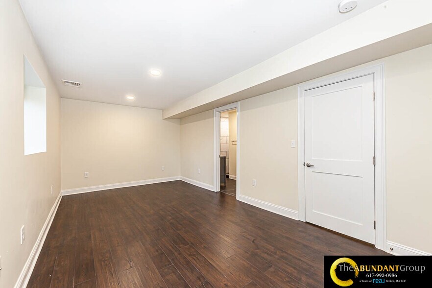 Building Photo - 48 Caldwell Rd