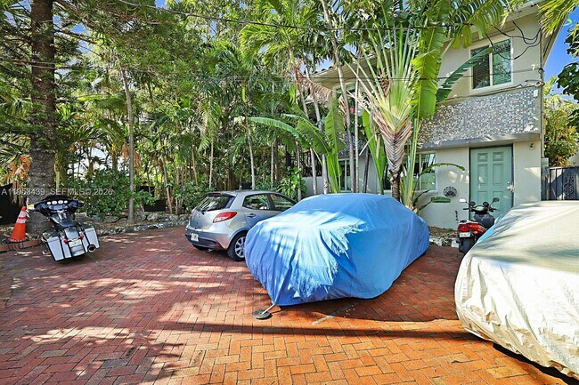 Building Photo - 8200 Byron Ave