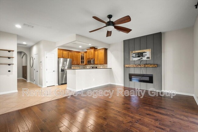 Building Photo - 13354 Solar Dr