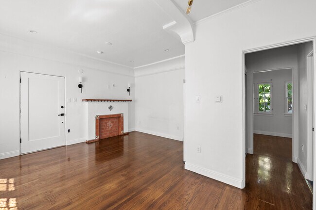 Building Photo - 647 N Spaulding Ave