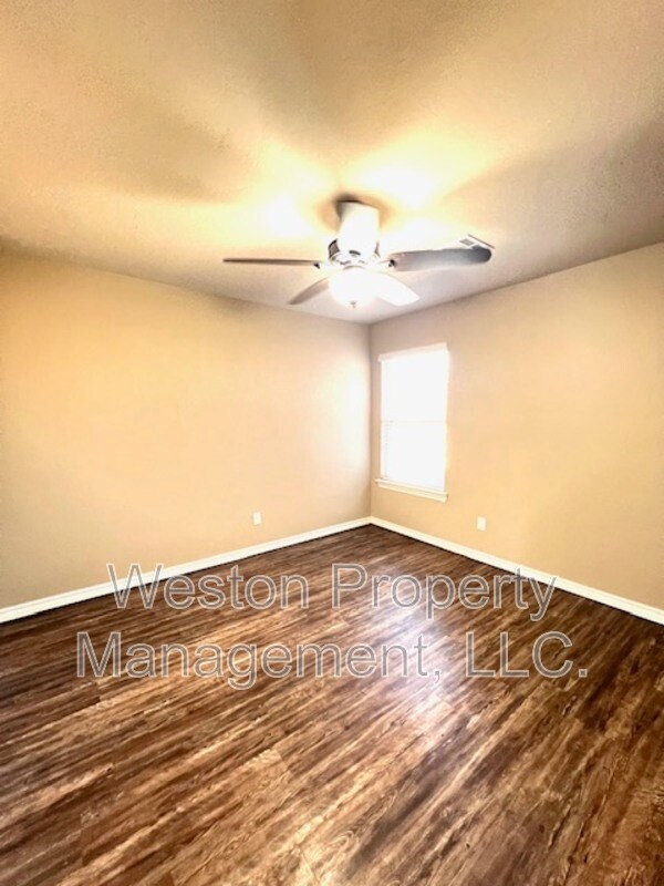 Building Photo - 11600 SW 10th St