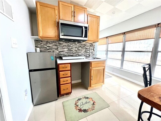 Building Photo - 947 Pinedale Ave