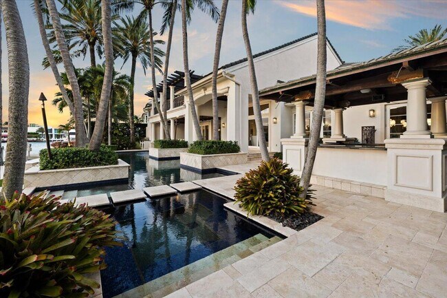 Building Photo - 1313 E Lake Dr