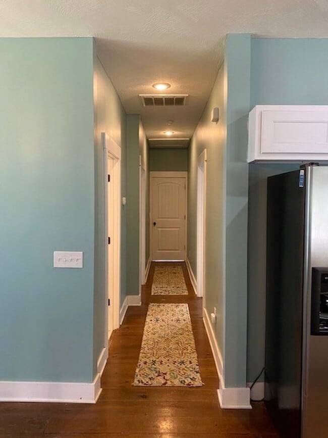 Building Photo - Leasing