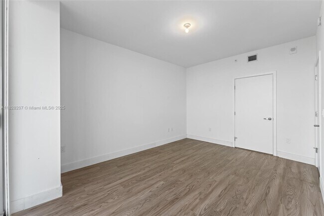 Building Photo - 16385 Biscayne Blvd