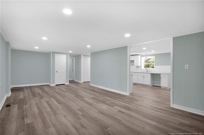 Building Photo - 838 W 3rd Ave