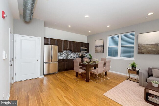 Building Photo - 2422 Frankford Ave