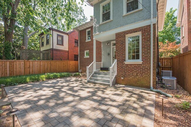 Building Photo - 3916 Hanover Ave