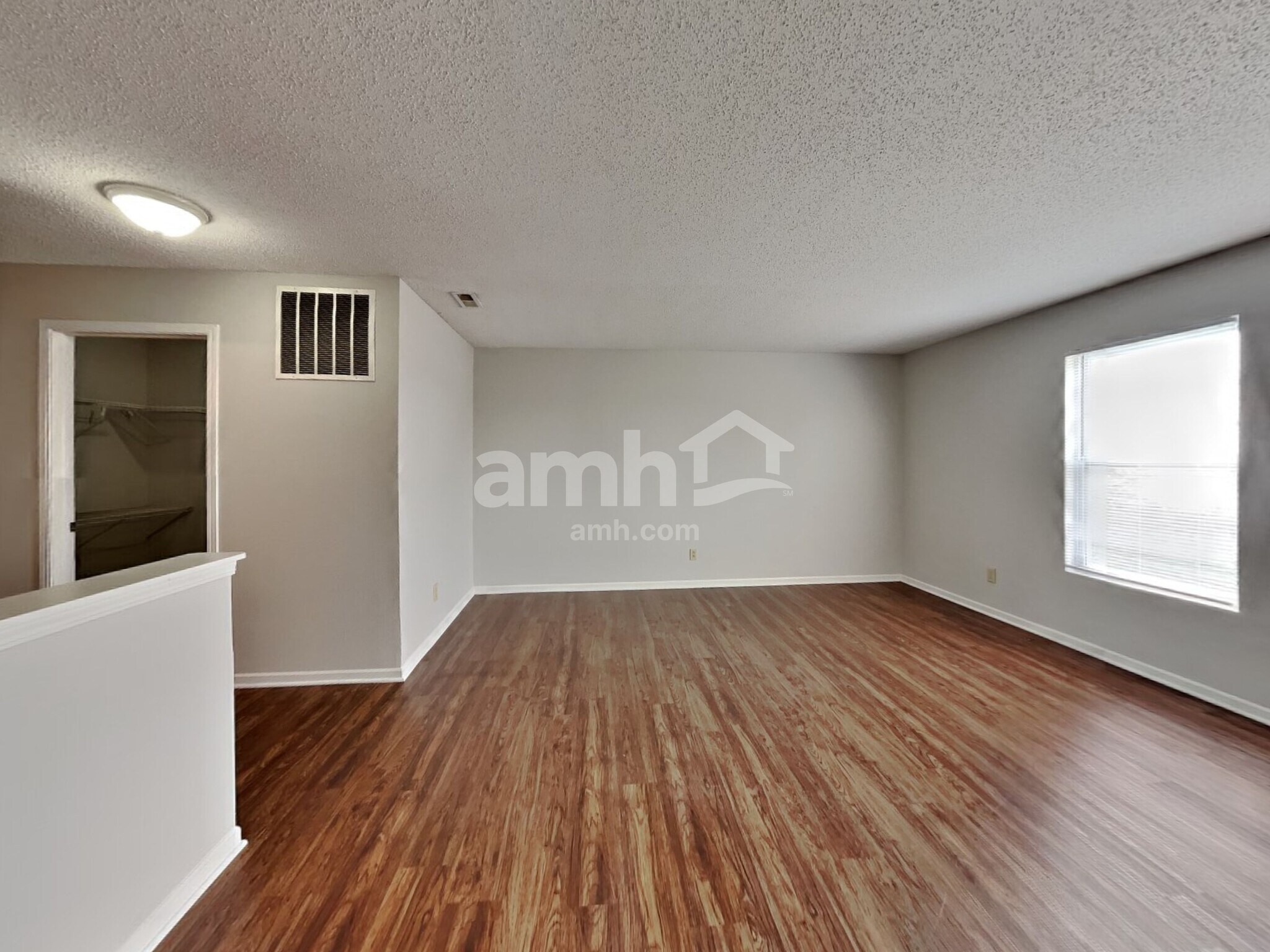 Building Photo - 2120 Bridlewood Dr