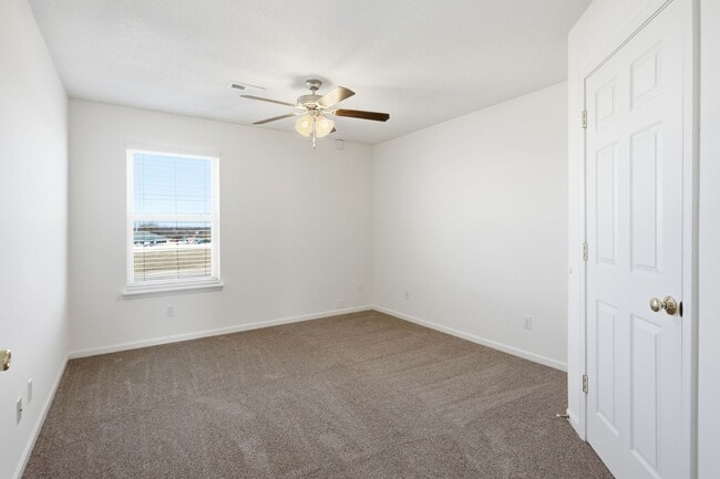 Building Photo - 2413-2415 Northampton Dr.