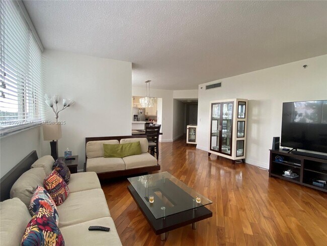 Building Photo - 6422 Collins Ave