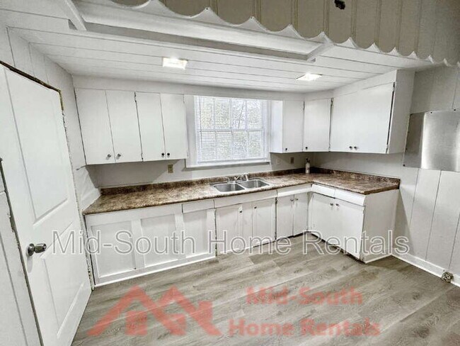 Building Photo - 3592 Vivia Ave