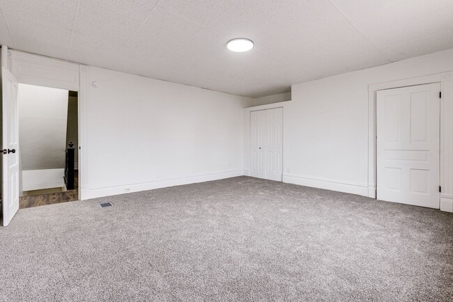 Building Photo - Fully Renovated 3BR/2BA Gem in the Heart o...