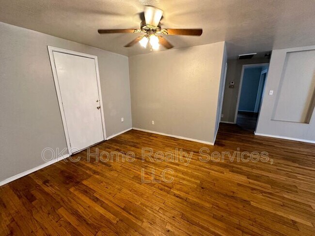 Building Photo - 804 E Steed Dr