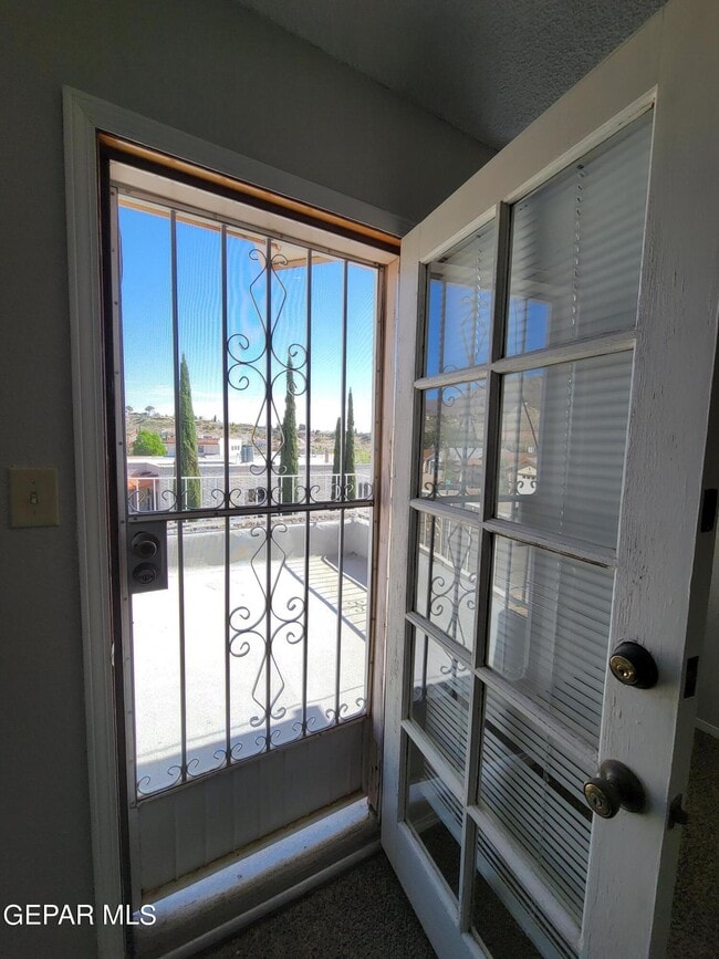 Building Photo - 3200 Mountain Ridge Dr