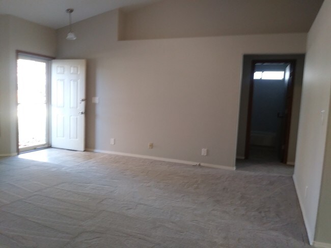 Building Photo - 5656 S Onaga Pl