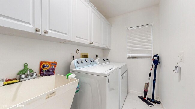 Building Photo - 13947 Geranium Pl