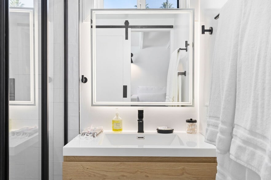 Building Photo - 614 Knob Hill Ave