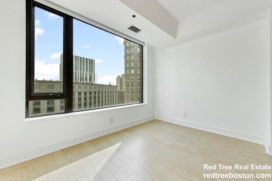 Building Photo - 220 Boylston St