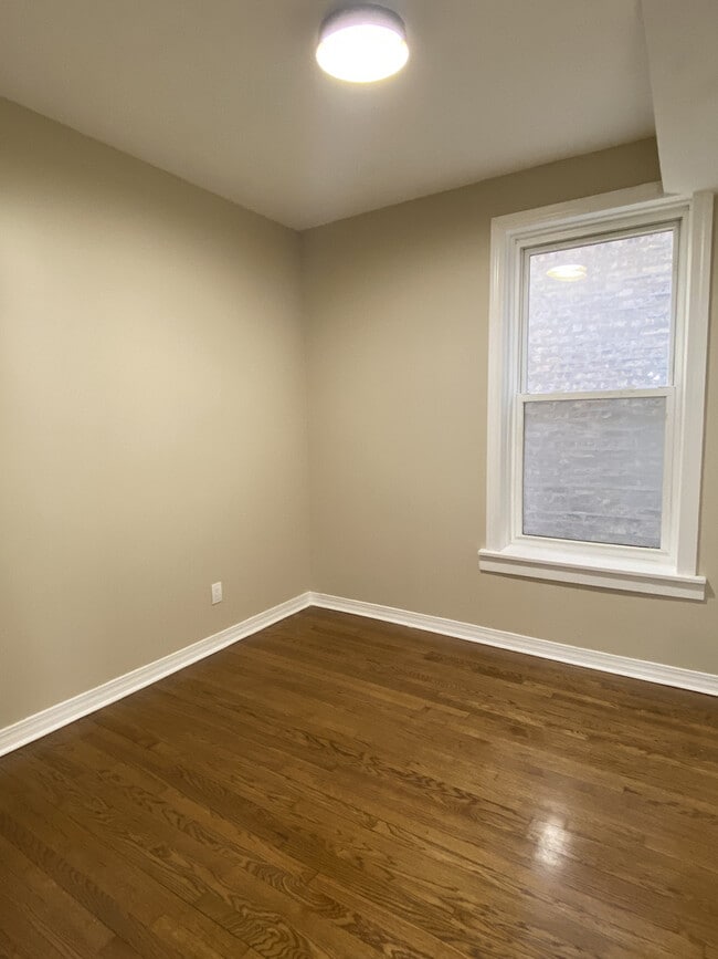 Building Photo - 3749 W Wrightwood Ave