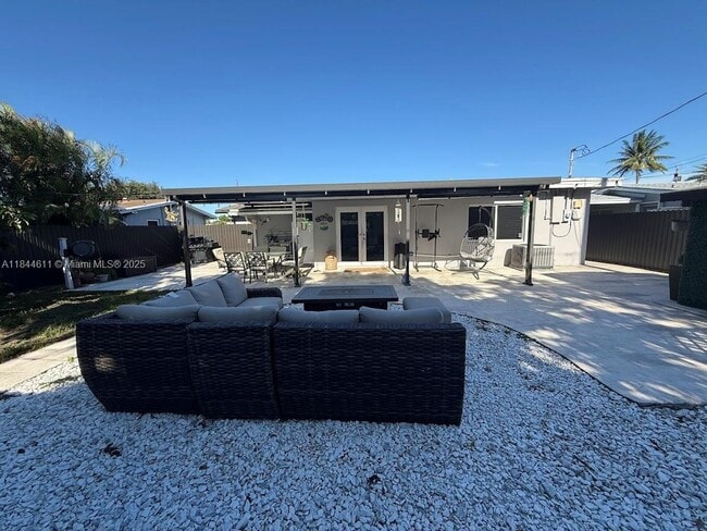 Building Photo - 2612 Acapulco Dr
