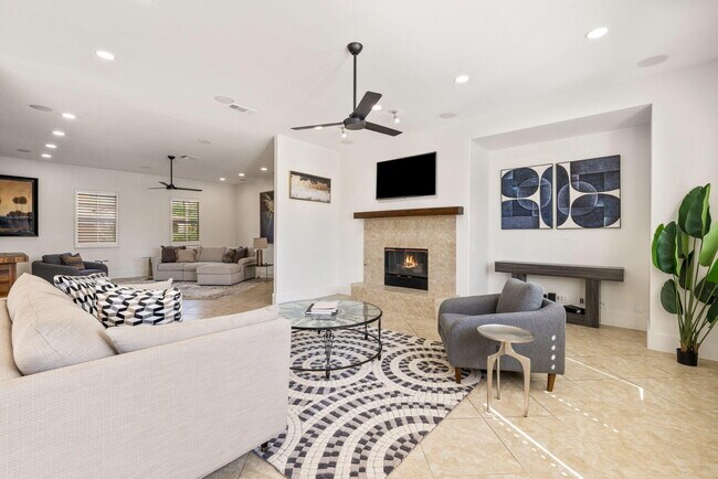 Building Photo - 57806 Cantata Dr