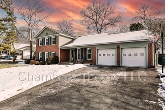 Building Photo - 1727 Larkmeade Dr