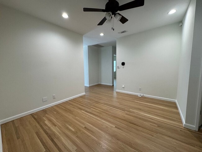 Building Photo - Stunning 3-bedroom, 2-bathroom home in Leimert Park area