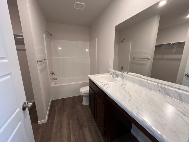 Building Photo - Pre-Leasing Now | Newer 3-Bedroom, 2-Bath Home in Springdale