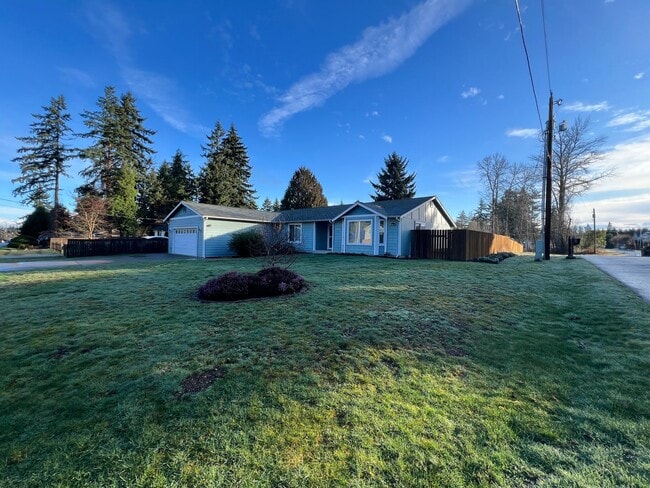 Building Photo - Price Drop to 3250!-Exceptional 2200 sq ft Three Bedroom 2 Bath Rambler in Fed Way - with A/C