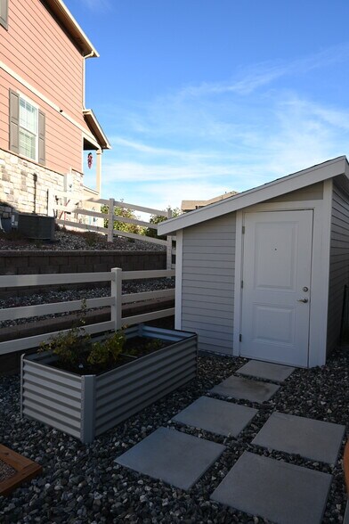 Building Photo - 1986 Shadow Creek Dr