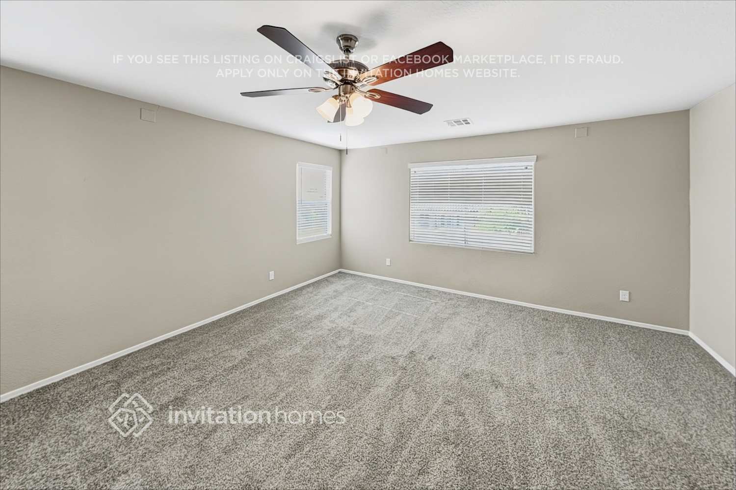 Building Photo - 1425 E Lakeview Dr