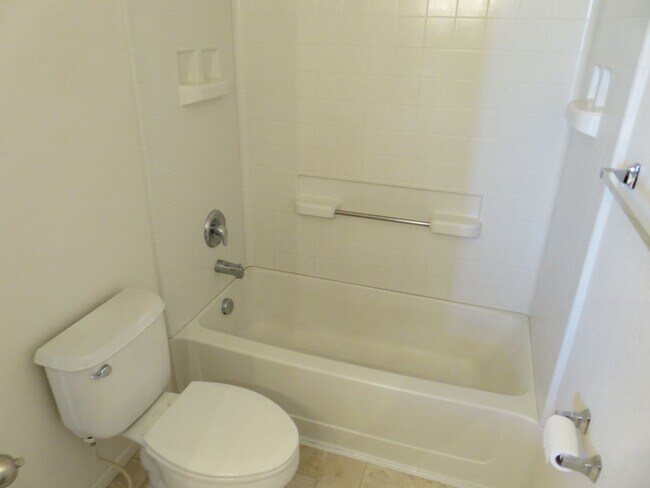 Building Photo - TWO BEDROOM TOWNHOME