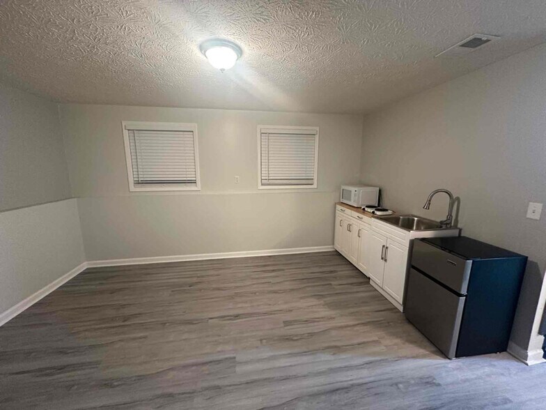 Primary Photo - 4348 Bradley Dr SW