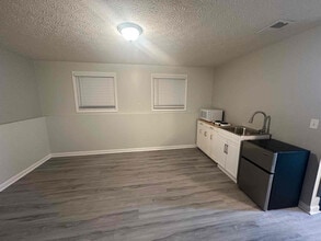 Building Photo - 4348 Bradley Dr SW