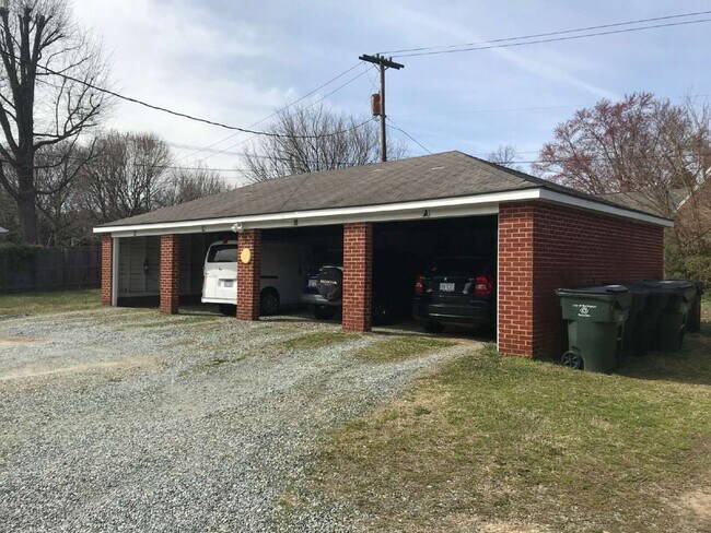 Building Photo - 452 Parkview Dr