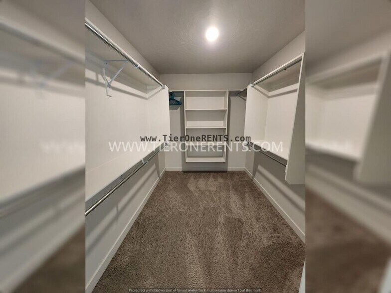 Building Photo - This property offers a NO DEPOSIT option available for qualified renters!