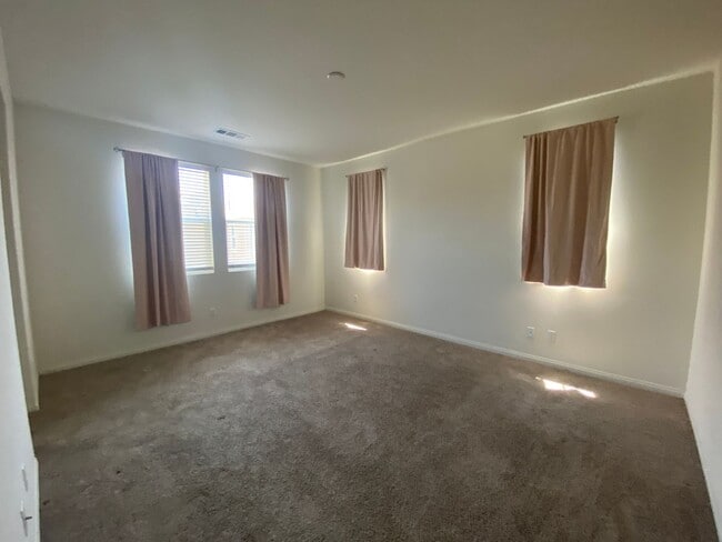 Building Photo - GORGEOUS HOME IN EASTVALE CORONA