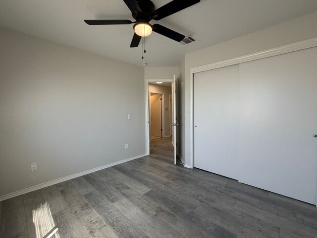 Building Photo - 3/2 in Del Valle