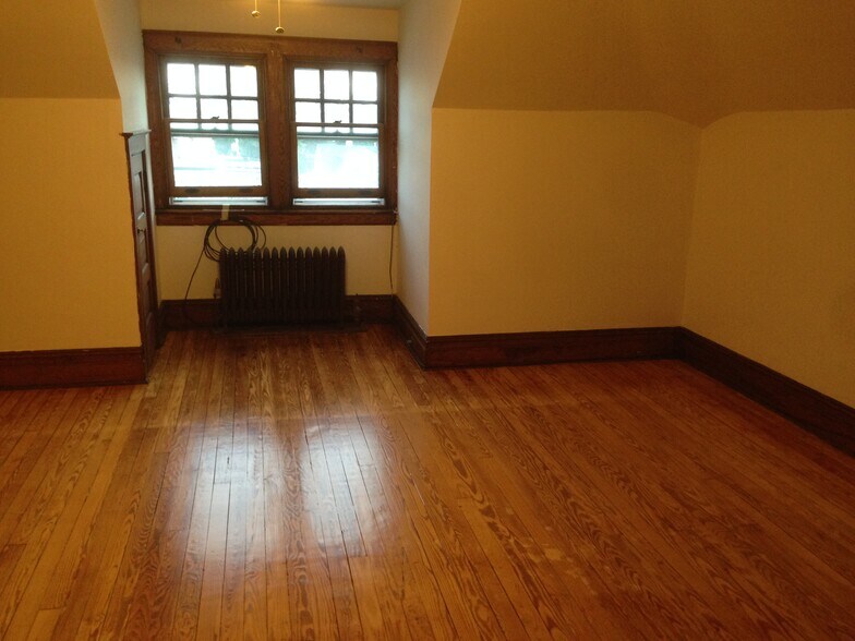 Building Photo - 441 Lyceum Ave