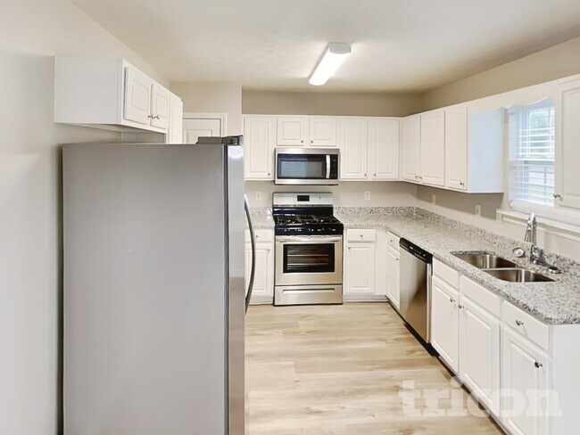 Building Photo - 701 St Charles Ave