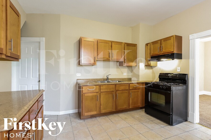 Building Photo - 542 Oak St